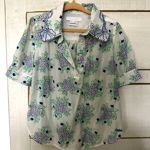 Very cute Chloe blouse. Excellent condition. No stains or wholes.